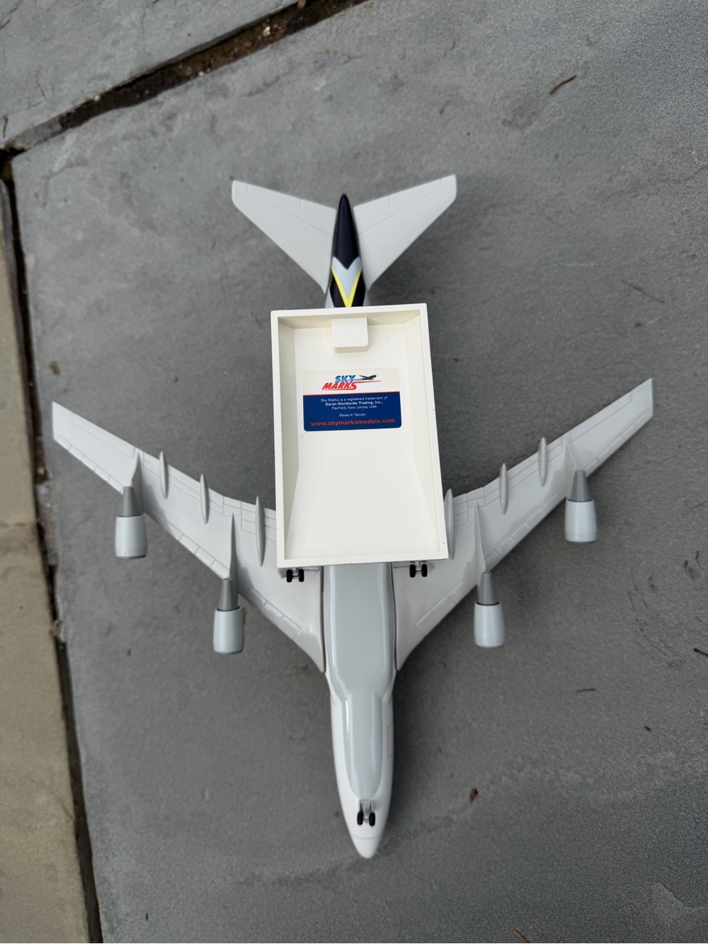 Southern Air White & Black Boeing 747-200F Airplane Model - Picture 6 of 6